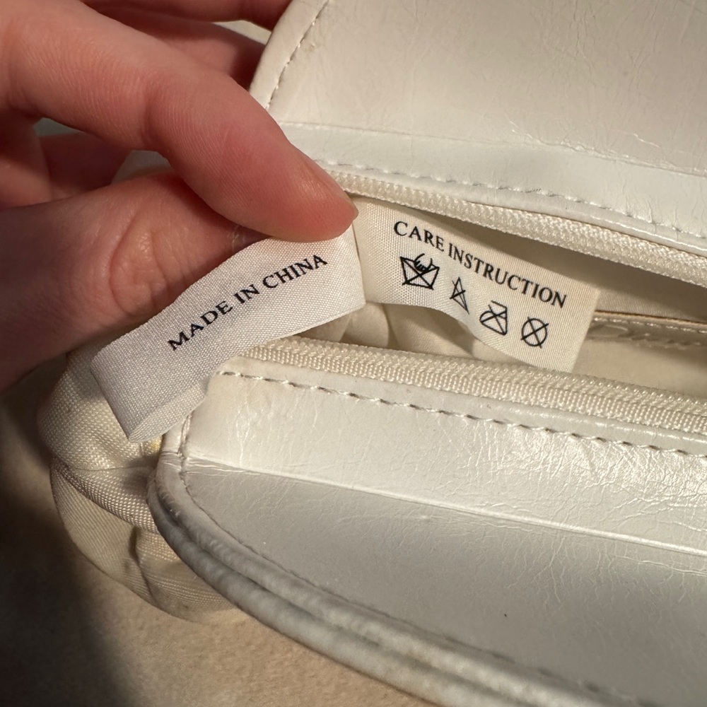 Christian Dior Parfums White Makeup Bag EUC - Picture 13 of 16